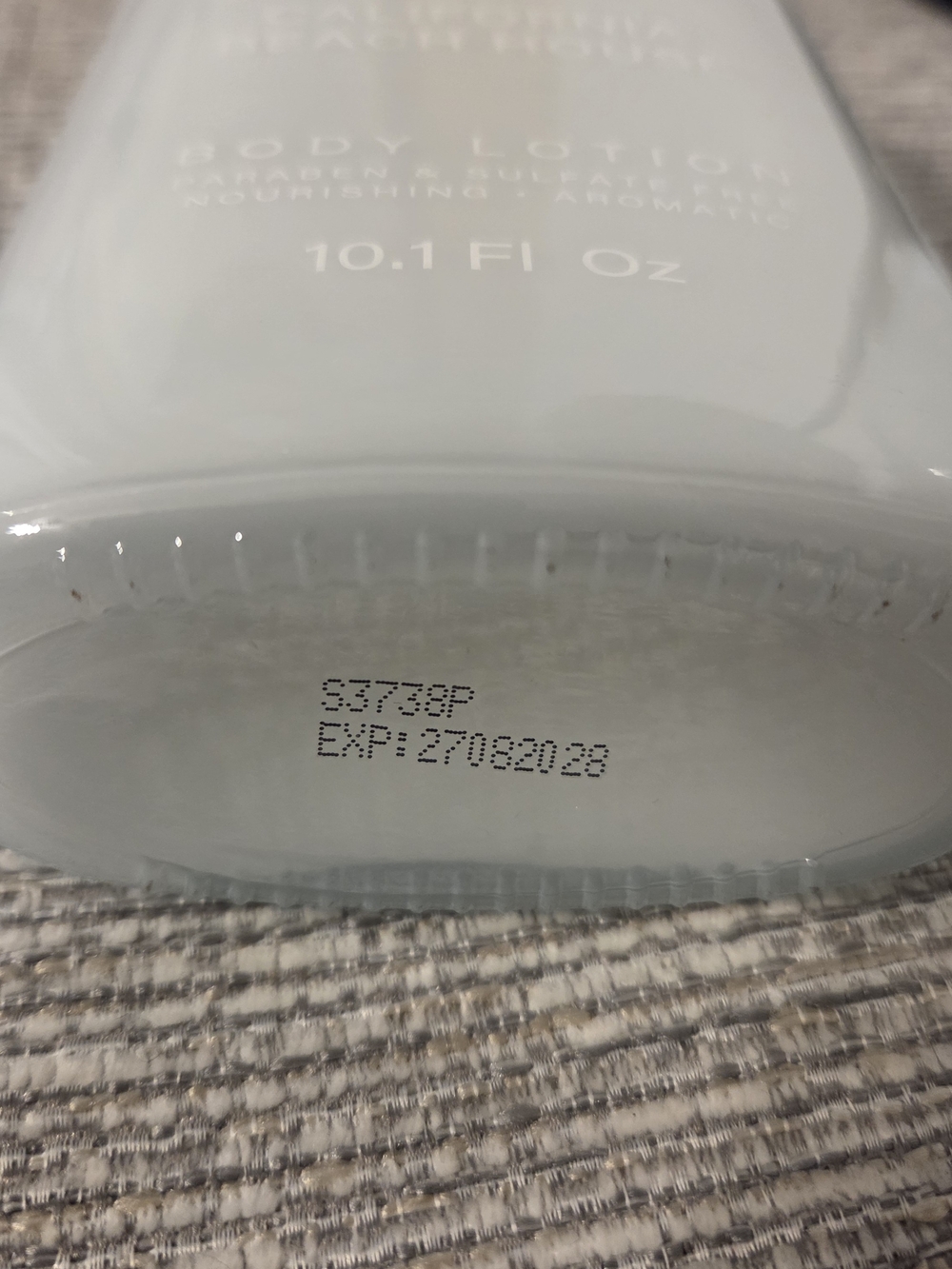 4- Sand+Fog California Beach House White Hand & Body Lotion - Picture 5 of 6